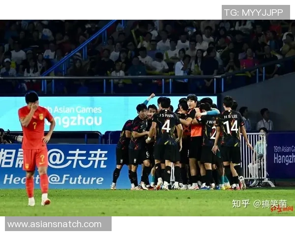 杭州足球队战术之争引发热议球迷与专家观点交锋分析