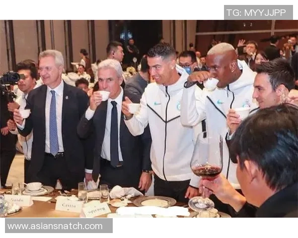 足球明星们的精彩敬酒瞬间合集让我们一起感受他们的豪情与魅力